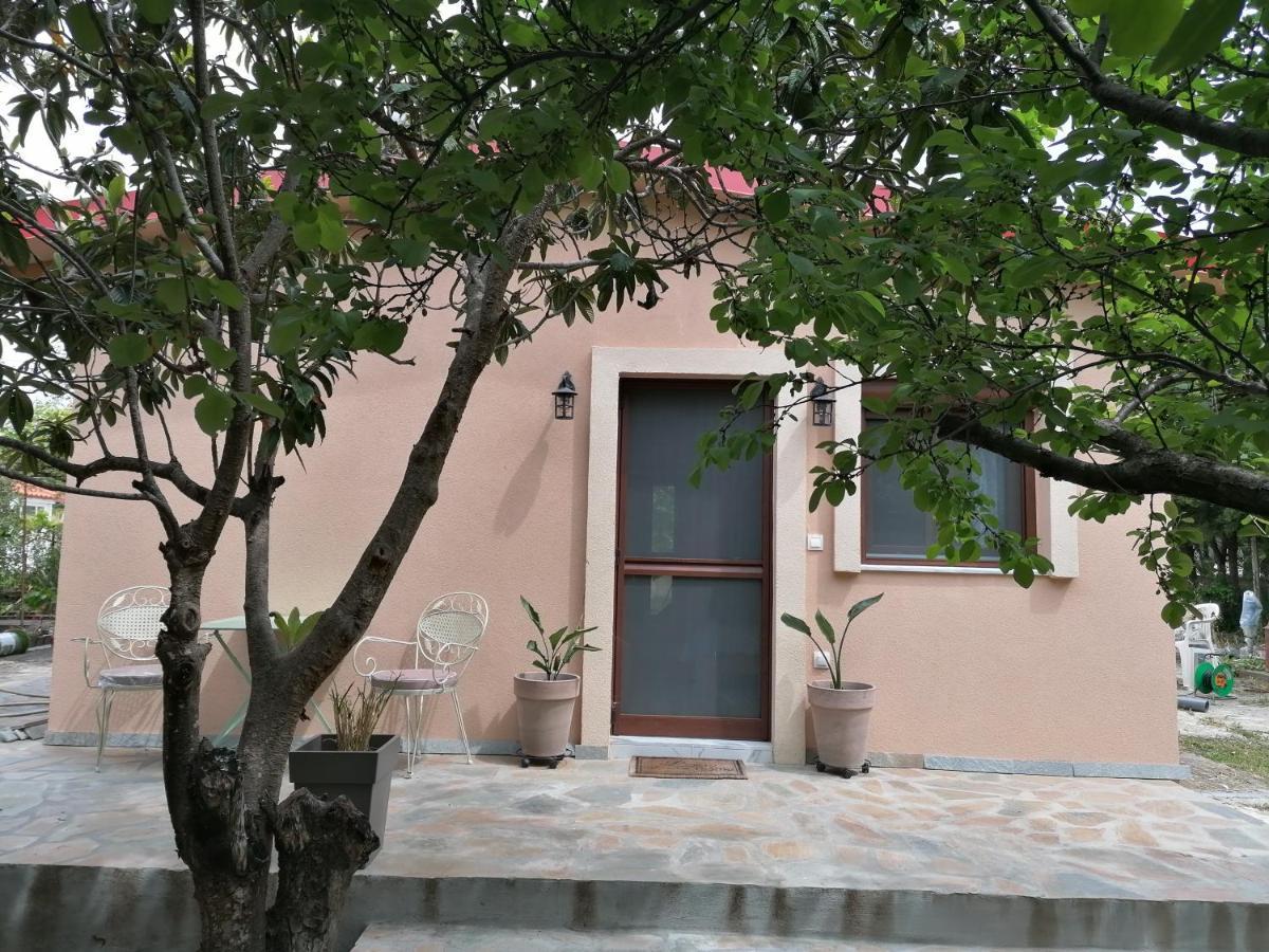 Villa Tiny House By The Sea Nea Skioni Exterior foto