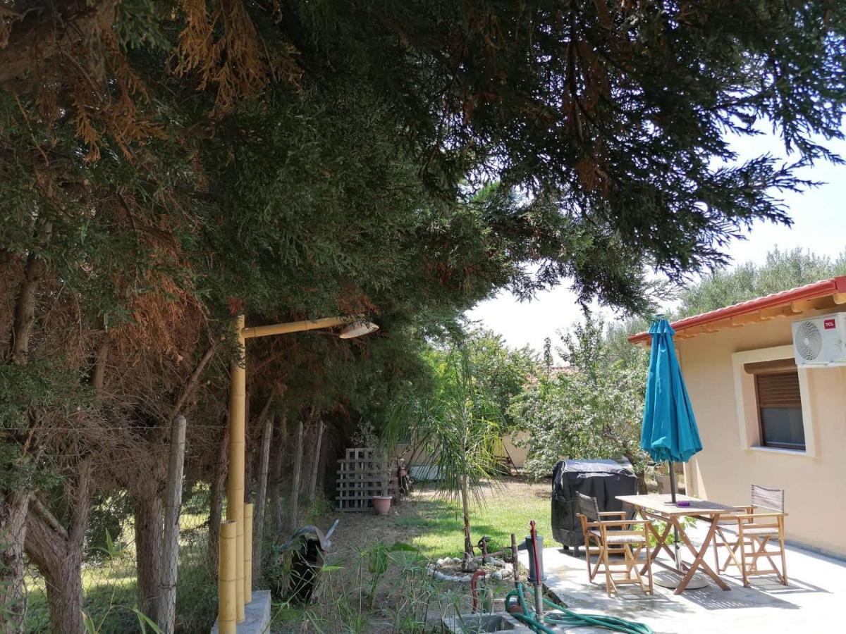 Villa Tiny House By The Sea Nea Skioni Exterior foto