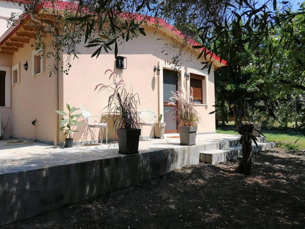 Villa Tiny House By The Sea Nea Skioni Exterior foto